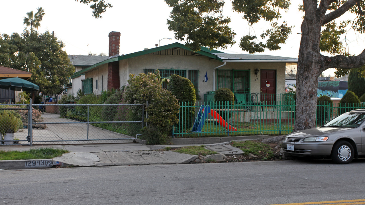 127 N 56 Ave in Los Angeles, CA - Foto de edificio