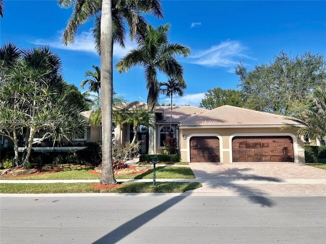 property at 2579 Mayfair Ln