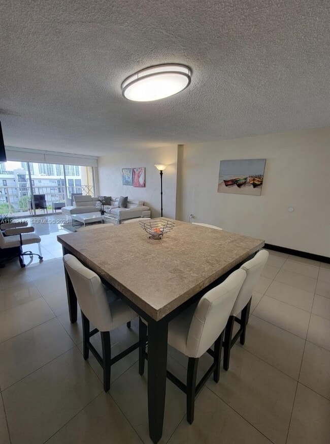 200 178th St, Unit 605 in Sunny Isles Beach, FL - Foto de edificio - Building Photo