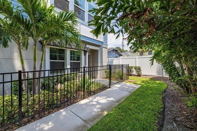 3120 W Azeele St in Tampa, FL - Building Photo - Building Photo