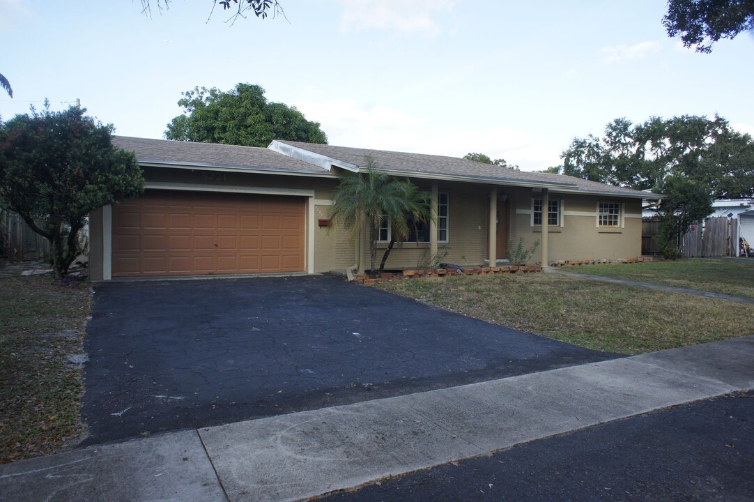 5221 SW 5th St in Plantation, FL - Building Photo