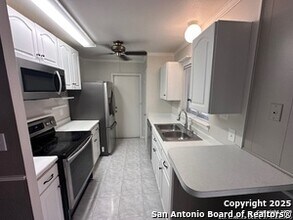 4231 Flint Hill St in San Antonio, TX - Building Photo - Building Photo