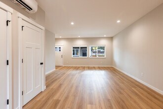 13822 SE Oatfield Rd in Milwaukie, OR - Building Photo - Building Photo