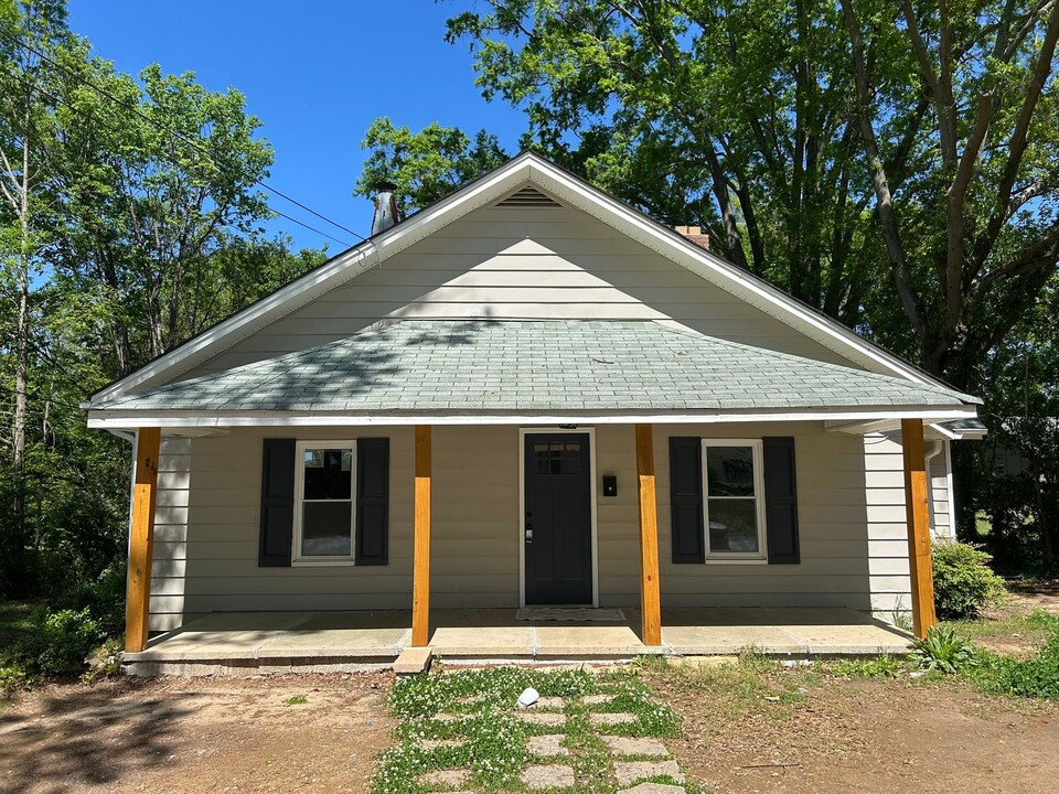 210 Mills St in Gaffney, SC - Building Photo