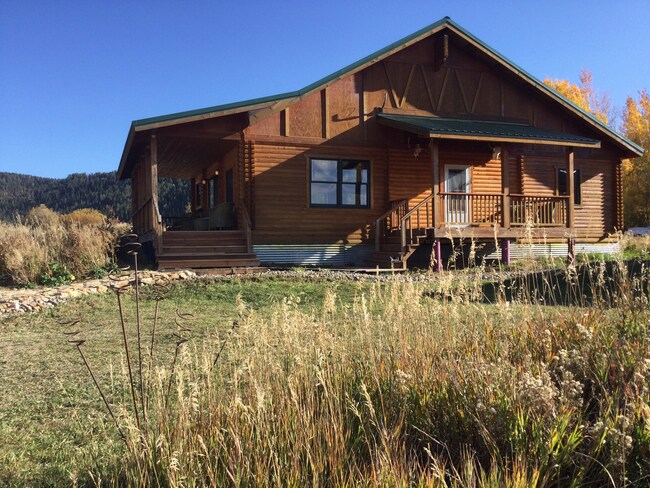 10573 Old Jackson Hwy in Victor, ID - Foto de edificio - Building Photo