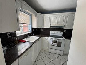 13846 Kendale Lakes Dr in Miami, FL - Building Photo - Building Photo