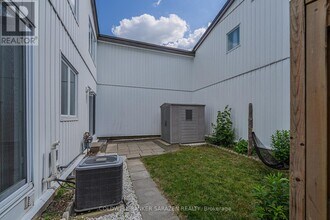 837 Eastvale Dr in Ottawa, ON - Building Photo - Building Photo