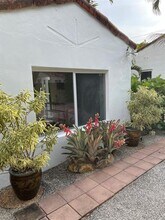 1005 Cortez St in Coral Gables, FL - Foto de edificio - Building Photo