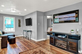 1423 Karluk St in Anchorage, AK - Building Photo - Building Photo