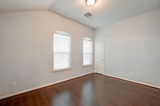 property at 2214 Falcon Knoll Ln