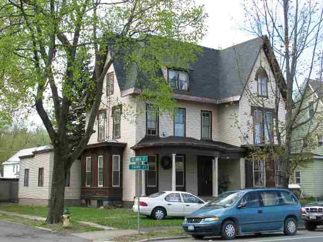 112 Third St in Waterford, NY - Building Photo