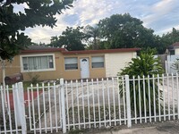 465 NE 157th Ter in Miami, FL - Building Photo - Building Photo