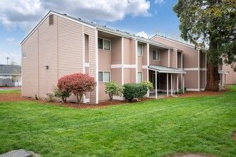 Fort Vancouver Terrace in Vancouver, WA - Foto de edificio - Building Photo