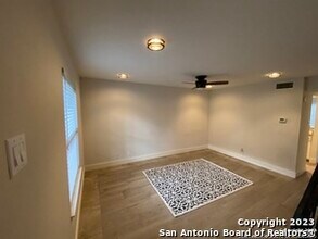 2811 Woodbury St in San Antonio, TX - Building Photo - Building Photo