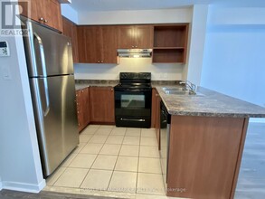 120-120 Dallimore Cir in Toronto, ON - Building Photo - Building Photo