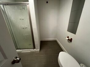 22 High St, Unit 11 in Medford, MA - Building Photo - Building Photo