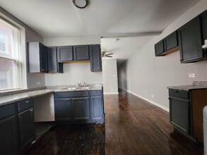 5903 W Huron St in Chicago, IL - Building Photo - Building Photo