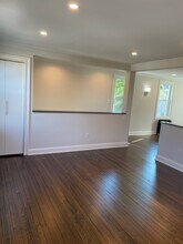 32 Oakland St, Unit #1 Upper Duplex in Huntington, NY - Building Photo - Building Photo