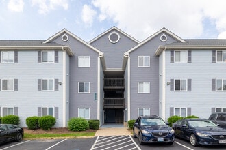The Hills Southview Apartments (new) in Harrisonburg, VA - Foto de edificio - Building Photo