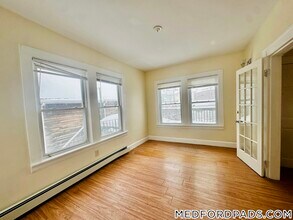 569 Main St in Medford, MA - Building Photo - Building Photo