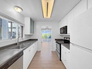 2522 Clairemont Dr in San Diego, CA - Building Photo - Building Photo