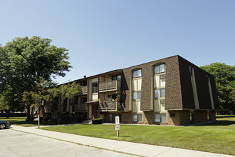 Barclay Apartments & Townhomes in Muskegon, MI - Building Photo - Building Photo