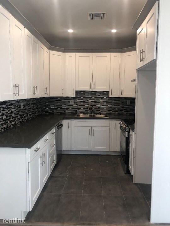 6818 Gentry Ave in Los Angeles, CA - Building Photo