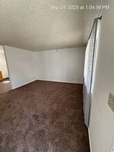 940-942 E Tulare Ave in Tulare, CA - Building Photo - Building Photo