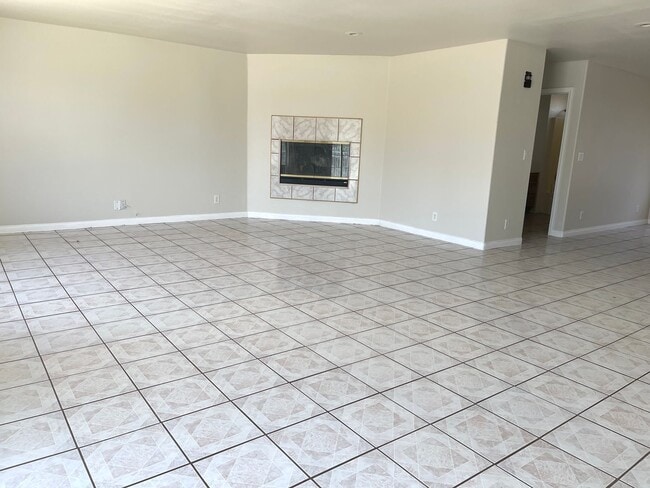 9824 Evelyn Ave in California City, CA - Building Photo - Building Photo