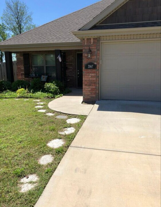 3567 W Country Mdws St in Fayetteville, AR - Building Photo