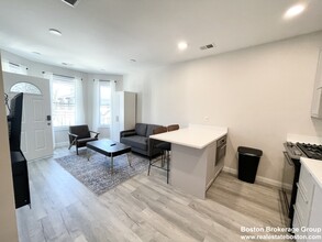 23 Newport St, Unit 1 in Boston, MA - Building Photo - Building Photo