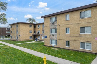 737-747 Grant Ave in Chicago Heights, IL - Building Photo - Building Photo