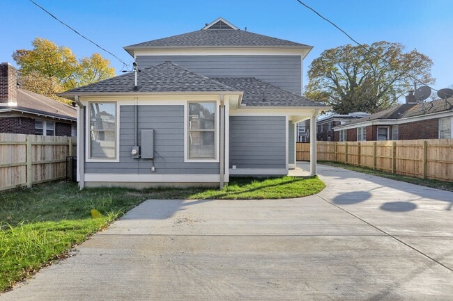 2374 Forrest Ave in Memphis, TN - Building Photo - Building Photo