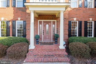 3449 Fawn Wood Ln in Fairfax, VA - Foto de edificio - Building Photo