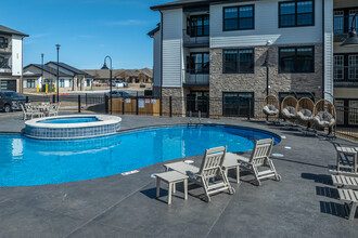 The Bend on Promenade Apartments in Rogers, AR - Foto de edificio - Building Photo