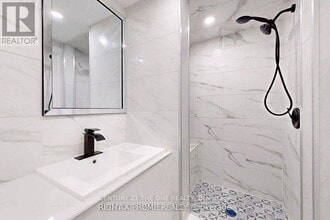 254 Andrew St in Newmarket, ON - Building Photo - Building Photo