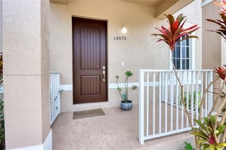 14070 SW 275th St in Homestead, FL - Building Photo - Building Photo