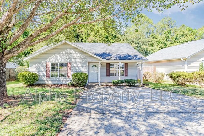 property at 20 Fairhope Ln