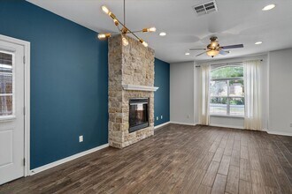 211 E Pecan St in Hutto, TX - Building Photo - Building Photo