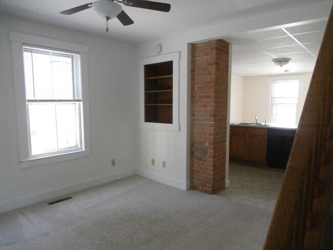 12-14-14 Ash St in Dover, NH - Building Photo - Building Photo