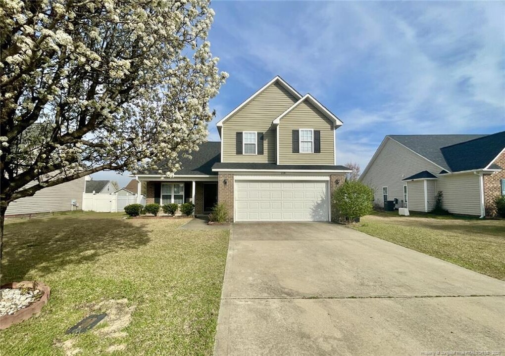 219 Bennington Dr in Raeford, NC - Building Photo