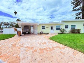 1000 Bay Pine Blvd in Indian Rocks Beach, FL - Building Photo