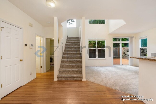 15150 NE 8th Pl in Bellevue, WA - Building Photo - Building Photo