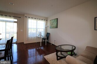 13411 Deer Highlands Way in Silver Spring, MD - Building Photo - Building Photo