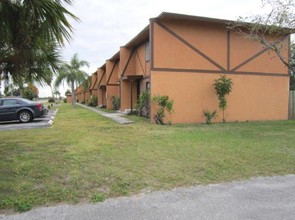 Lake Shore Villas in Clewiston, FL - Building Photo - Building Photo