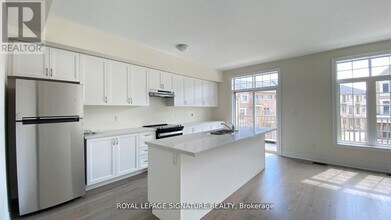 303 Kirkham Dr in Markham, ON - Building Photo - Building Photo