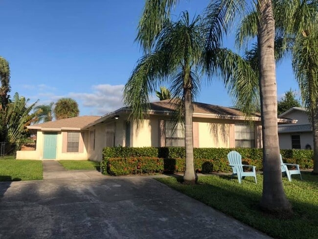 9125 W Highland Pines Dr, Unit 9119 DUPLEX APT