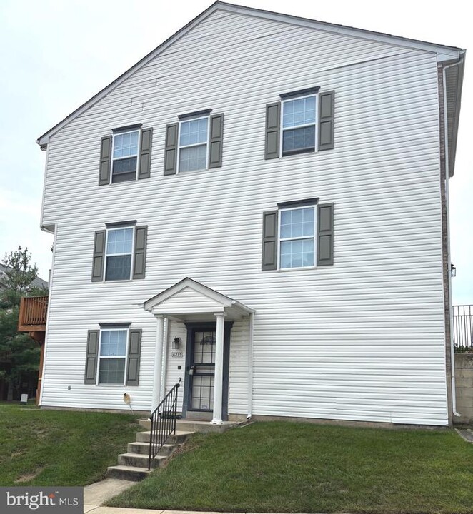 4235 Apple Orchard Ln in Camp Springs, MD - Building Photo