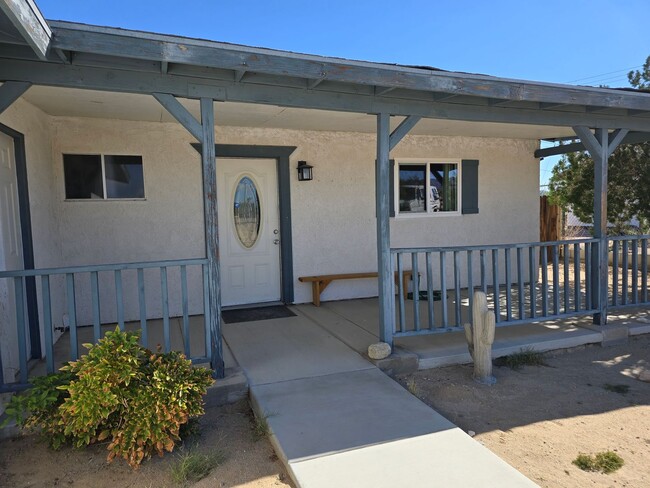 5675 Encelia Dr in Twentynine Palms, CA - Building Photo - Building Photo