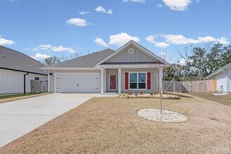 5761 Danbury Blvd in Milton, FL - Building Photo - Building Photo